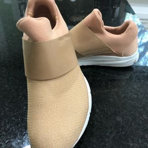 Women New Balance 420 Size 10